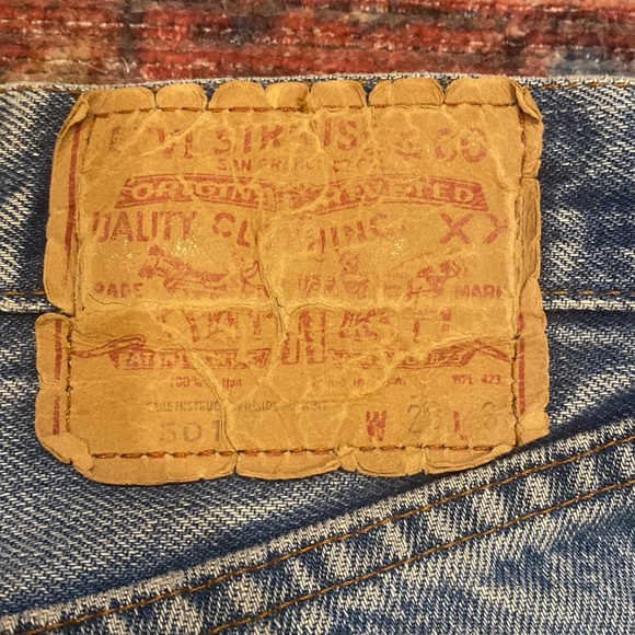 Vintage Levis 501s in Medium Wash - Picture 6 of 11